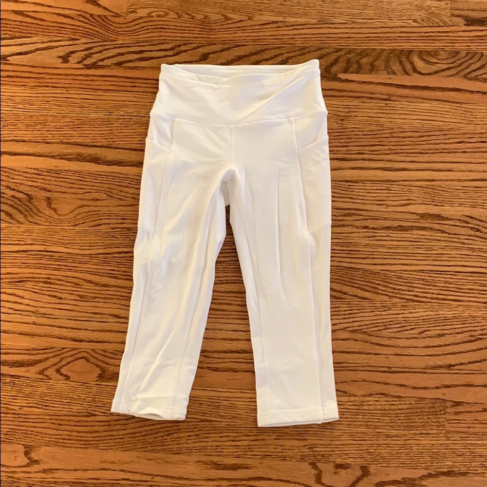 White Crop LULULEMON Leggings- Size 2- Pockets!